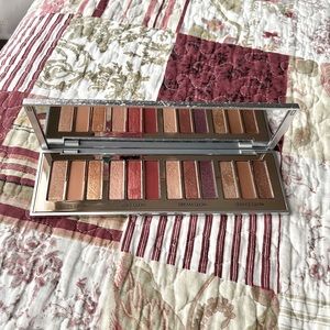 CHARLOTTE TILBURY INSTANT EYE PALETTE BEJEWELLED EYES TO HYPNOTISE LIMITED ED